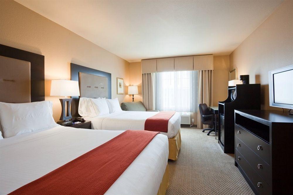 Holiday Inn Express & Suites St Louis Airport By Ihg Woodson Terrace Exterior foto
