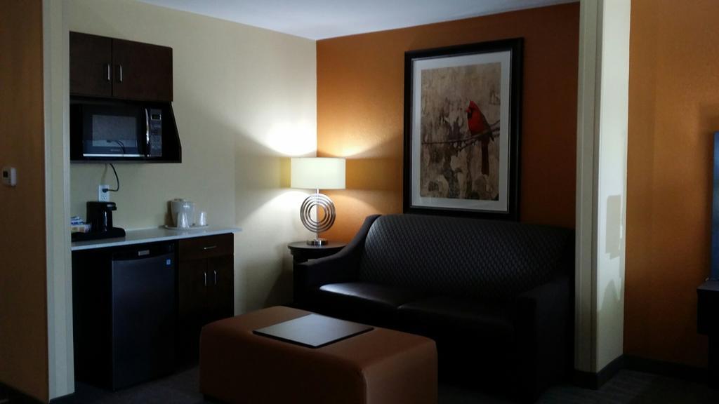 Holiday Inn Express & Suites St Louis Airport By Ihg Woodson Terrace Habitación foto