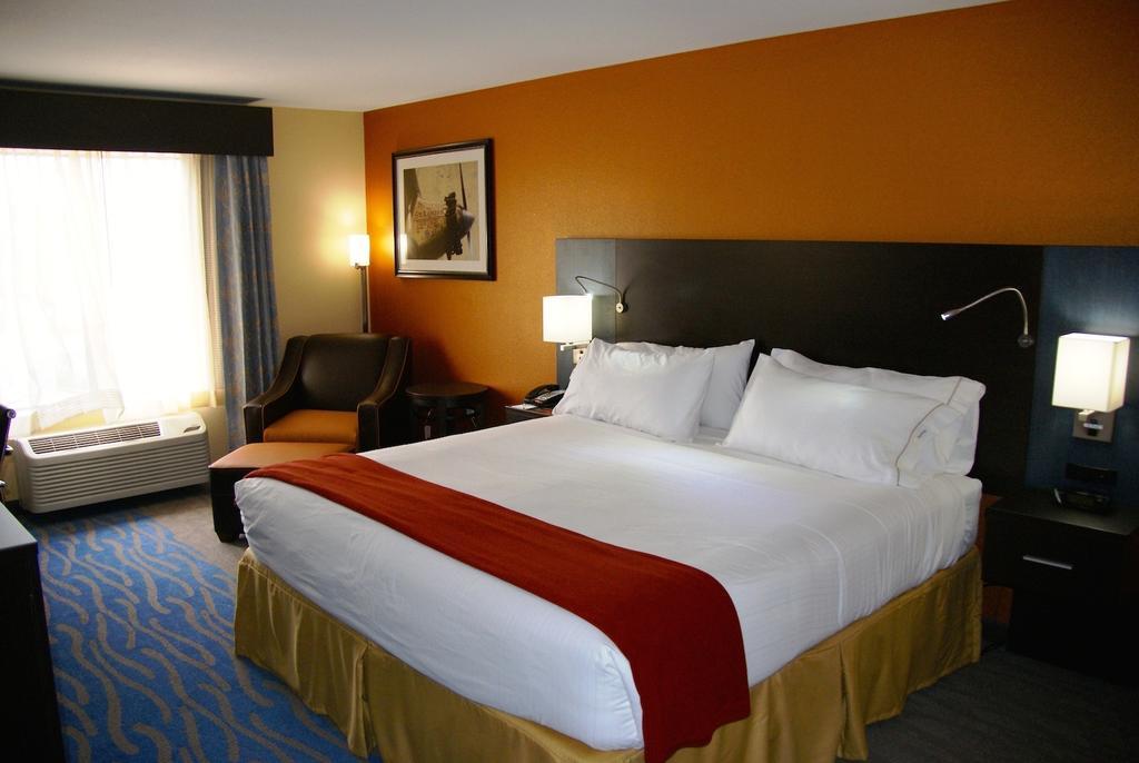 Holiday Inn Express & Suites St Louis Airport By Ihg Woodson Terrace Habitación foto